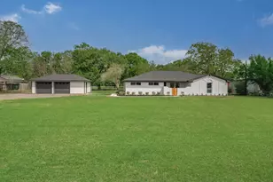 1105 Redberry Hill Rd, Baytown, TX 77521 - Photo 1