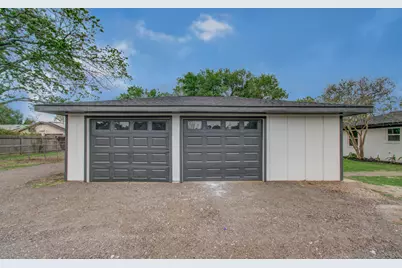 1105 Redberry Hill Road, Baytown, TX 77521 - Photo 4