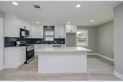 1105 Redberry Hill Road, Baytown, TX 77521 - Photo 14