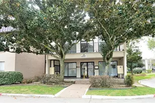 3025 Walnut Bend Ln, Houston, TX 77042 - Photo 2