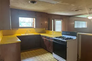 112 Raven St, Clute, TX 77531 - Photo 12