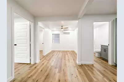 2223 N San Antonio Avenue #1B, Pearland, TX 77581 - Photo 4