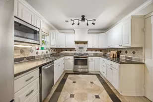 6023 Beaudry Dr, Houston, TX 77035 - Photo 6