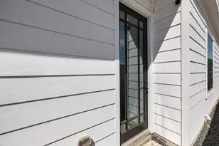 817 W 19th St, Houston, TX 77008 - Photo 2