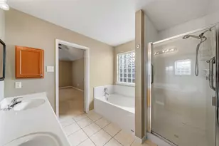 26903 Castlecliff Ln, Kingwood, TX 77339 - Photo 16