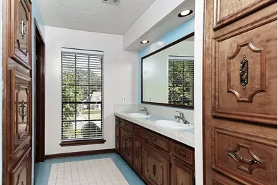 319 S Rivershire Drive, Conroe, TX 77304 - Photo 22