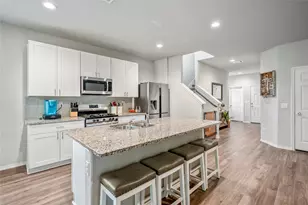 210 Bellewood Mnr Dr, Magnolia, TX 77354 - Photo 4