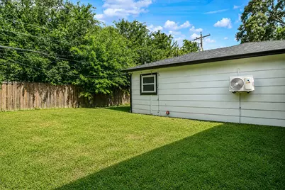 9710 Bob White Drive, Houston, TX 77096 - Photo 32