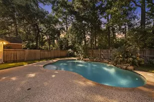 78 E Hobbit Glen Dr, Conroe, TX 77384 - Photo 2