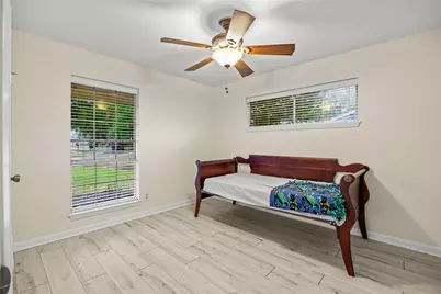 1607 Buescher Drive, Houston, TX 77043 - Photo 12