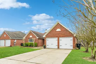 3210 Deer Trail Dr, Alvin, TX 77511 - Photo 2