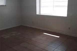 9810 Rockcrest Dr, Houston, TX 77041 - Photo 2