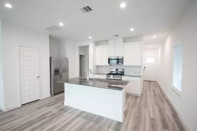 10217 Berkeley Springs Trail, Houston, TX 77051 - Photo 18