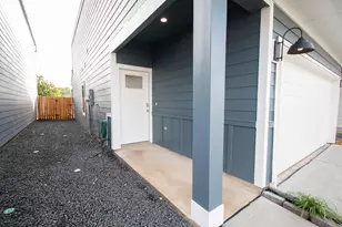 10217 Berkeley Spgs Trl, Houston, TX 77051 - Photo 2