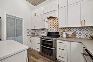 3411 Avenue M, Galveston, TX 77550 - Photo 10