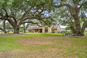 618 S Hudson St, Flatonia, TX 78941 - Photo 1