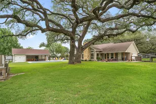 618 S Hudson St, Flatonia, TX 78941 - Photo 2