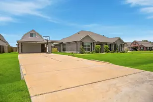 2102 Wikiup St, Dickinson, TX 77539 - Photo 2
