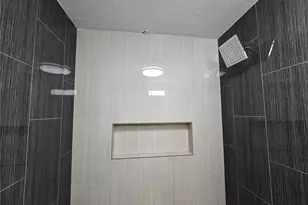 12122 E Marsham Cir, Houston, TX 77066 - Photo 14