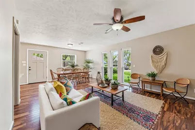 508 Williamsburg Circle, Friendswood, TX 77546 - Photo 2