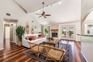 508 Williamsburg Cir, Friendswood, TX 77546 - Photo 1