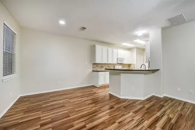 75 Summerhaze Circle, The Woodlands, TX 77382 - Photo 4