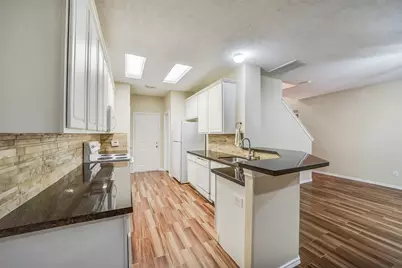 75 Summerhaze Circle, The Woodlands, TX 77382 - Photo 6