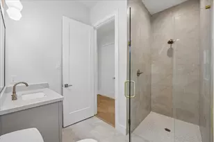 617 Bomar St, Houston, TX 77006 - Photo 34