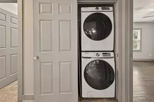 717 W 30th St, Houston, TX 77018 - Photo 16