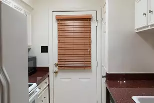 3600 Jeanetta St, Houston, TX 77063 - Photo 8