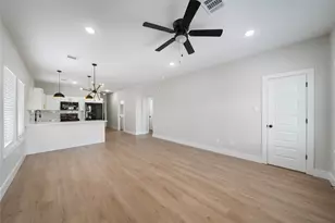 402 E 37th St, Houston, TX 77018 - Photo 1