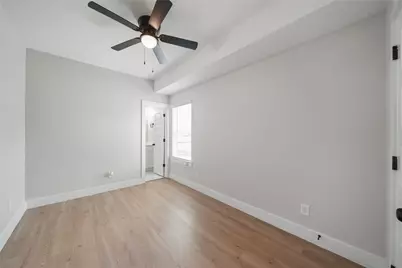 402 E 37th Street #B, Houston, TX 77018 - Photo 4