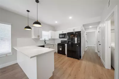 402 E 37th Street #B, Houston, TX 77018 - Photo 2