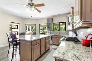 7 Summit Lake Dr, Kingwood, TX 77339 - Photo 14