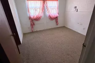 9422 Coffee St, Houston, TX 77033 - Photo 2
