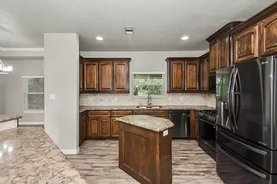 155 Horse Shoe Trail, Angleton, TX 77515 - Photo 8
