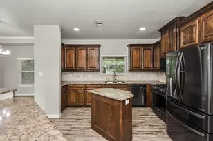 155 Horse Shoe Trail, Angleton, TX 77515 - Photo 8