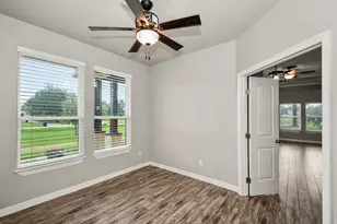 155 Horse Shoe Trail, Angleton, TX 77515 - Photo 18