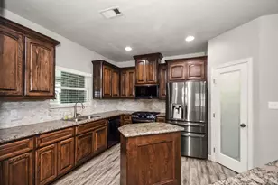 155 Horse Shoe Trail, Angleton, TX 77515 - Photo 10