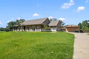 155 Horse Shoe Trail, Angleton, TX 77515 - Photo 4