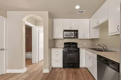 5941 South Loop E #104, Houston, TX 77033 - Photo 18