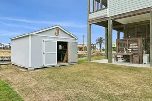 945 Gulfview Dr, Crystal Beach, TX 77650 - Photo 34