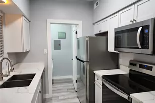 6500 Harbor Town Dr, Houston, TX 77036 - Photo 10