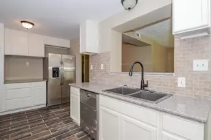 5923 Lattimer Dr, Houston, TX 77035 - Photo 6