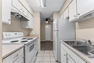 9327 Pagewood Ln, Houston, TX 77063 - Photo 8