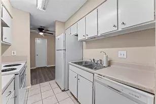 9327 Pagewood Ln, Houston, TX 77063 - Photo 6