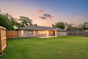 806 S Hyannis Port St, Crosby, TX 77532 - Photo 4