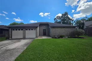 2777 Forest Point Dr, League City, TX 77573 - Photo 1