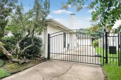 6203 Wigton Drive, Houston, TX 77096 - Photo 4