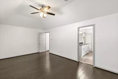 39 W Tallowberry Drive, The Woodlands, TX 77381 - Photo 14